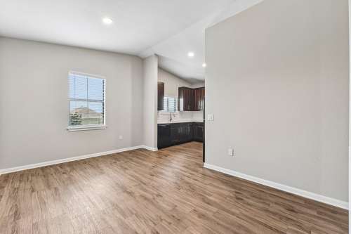 texas-state-Apartment-Building-18725738